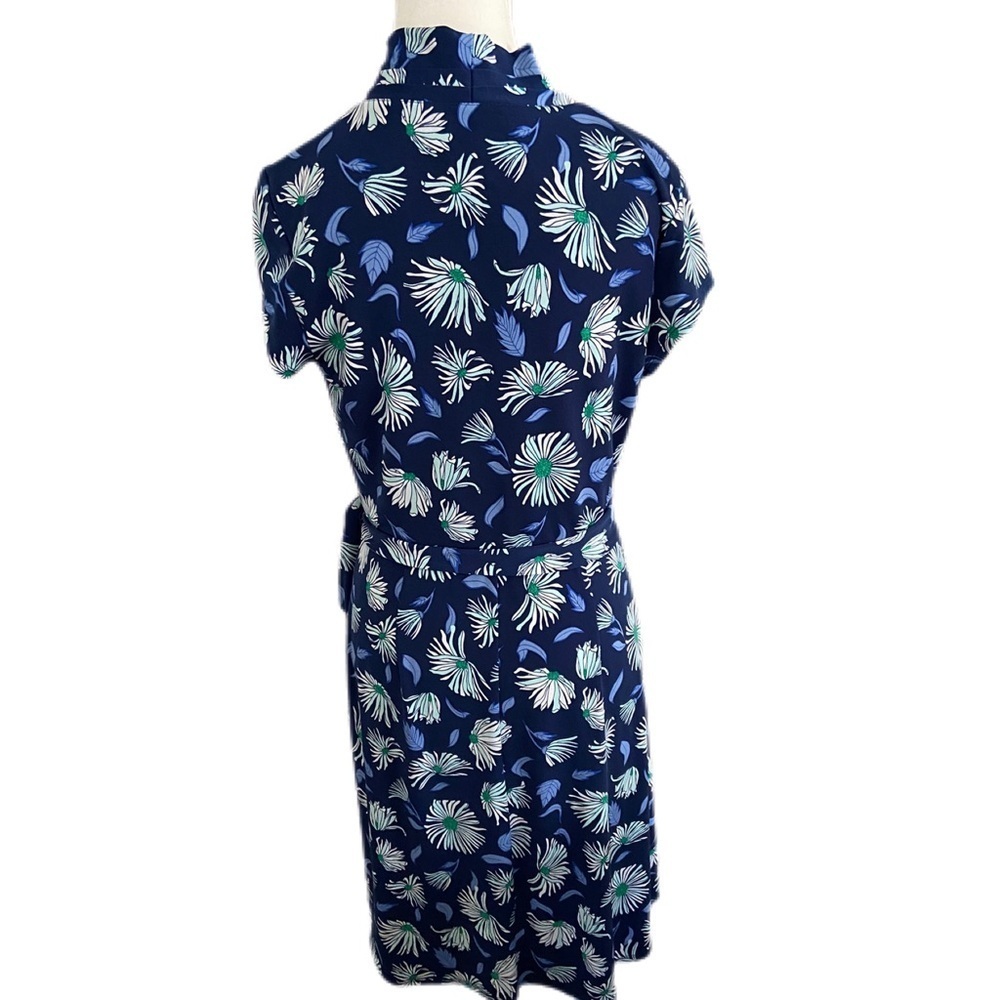Liz Claiborne Faux Wrap Dress Blue and White Floral Knee Length V Neck Size M - Picture 3 of 12